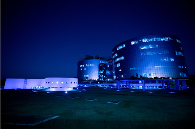 Foto: Zeca Ribeiro/Comunicação MPF Imagem da sede da PGR iluminada de azul