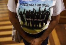 MPF cobra urgência na assinatura de acordo para garantir atendimento psicossocial a famílias da Chacina de Acari — Procuradoria da República no Rio de Janeiro