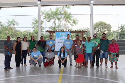 Procuradores e defensora pública em escuta pública do MPF na Comunidade