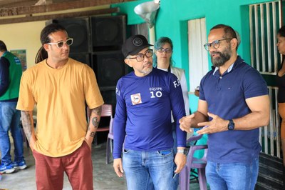 Foto com a equipe do MPF com o o procurador da República Eliabe Soares, titular do ofício de comunidades tradicionais.