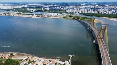 Foto aérea mostra orla do Rio Sergipe 