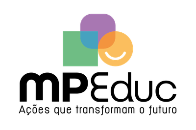 Arte: Comunicação/MPF A imagem é o logotipo da "MPEduc". A marca é composta por um ícone e um texto.
O ícone, na parte superior, apresenta três formas geométricas sobrepostas. À esquerda, há um quadrado de cor verde-clara. Acima e no centro, um quadrado roxo-claro, ligeiramente rotacionado, e à direita, um círculo laranja-claro. As sobreposições criam novas cores nas interseções. O círculo laranja tem um traço branco curvo que sugere um sorriso, dando à forma a aparência de um rosto feliz.
Abaixo do ícone, o nome "MPEduc" está escrito em letras pretas e maiúsculas. A fonte tem um estilo arredondado e moderno. A letra "E" é estilizada, com a barra horizontal central menor e as curvas superior e inferior maiores.
Abaixo do nome, o slogan "Ações que transformam o futuro" está escrito em uma fonte menor e mais fina, também em preto.