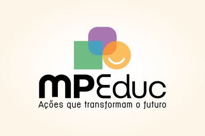 A imagem mostra o logotipo do programa MPEduc.

Na parte superior, há três formas geométricas sobrepostas:

um quadrado verde,

um círculo laranja com um sorriso branco estilizado,

e um semicírculo/forma arredondada roxa.

A sobreposição cria áreas em tons misturados, transmitindo ideia de integração e colaboração.

Abaixo, em letras grandes e estilizadas, está escrito “MPEduc”, em preto, com destaque no “MP” em negrito e no “E” com um design diferenciado.

Logo abaixo, aparece o slogan em letras menores:
“Ações que transformam o futuro”.

O fundo é em tom claro, levemente bege.
