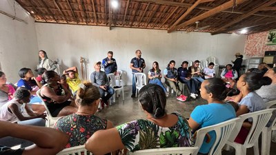 Imagem posada da equipe do MPF com a comunidade Poço de Sal.