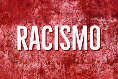 Arte: Comunicação/MPF Arte gráfica com fundo que imita uma parede vermelha com manchas. A palavra "Racismo" está em letras brancas, maiúsculas e em alto relevo no centro