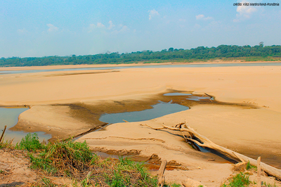otografia do rio Madeira, sem água, com bancos de areia.