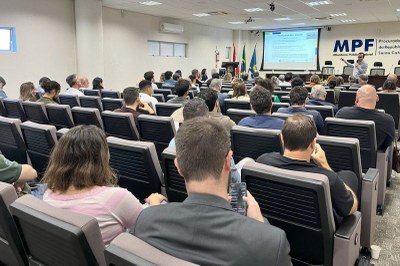 MPF Gerco Imagem do auditório no momento da oficina do MPF Gerco mostra o público e um palestrante