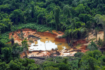 Foto aérea de área da floresta amazônica destruída pelo garimpo