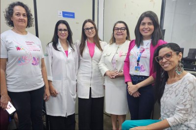 imagem mostra seis mulheres lado a lado 