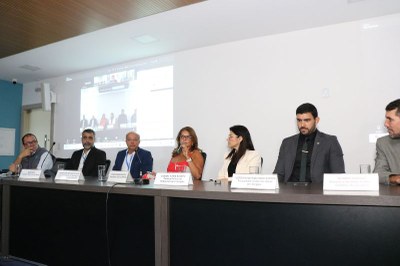 Oficina MPF Gerco Foto de uma das mesas do evento mostra palestrantes falando