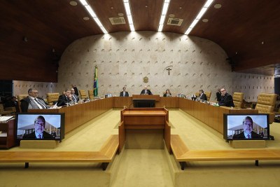 Foto: Luiz Silveira/STF Foto da sessão plenária do STF de 23 de outubro. É possível ver os ministros, o procurador-geral da República, Paulo Gonet Branco. Em primeiro plano, na TV (por videoconferência), é possível ver o ministro Dias Toffoli