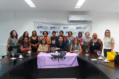 Imagem: Comunicação MPF/AL Imagem mostra procurador da República Bruno Lamenha, promotora Alexandra Berhlen e representantes da Anprosex