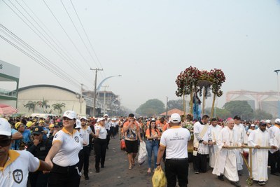 círio.jpg cidade coberta de fumaça