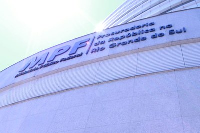 Foto: Comunicação MPF Imagem do letreiro na fachada do prédio da Procuradoria da República no Rio Grande do Sul, em Porto Alegre, que indica se tratar da sede do MPF - o Ministério Público Federal