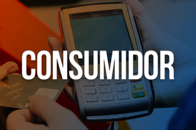 Arte: Comunicação/MPF Arte retangular com foto de uma pessoa passando com uma máquina de cartão de crédito nas mãos, recebendo o cartão de uma segunda pessoa