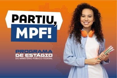 Imagem: Comunicação MPF À direita, uma jovem sorridente segura cadernos e usa fones de ouvido laranja no pescoço. À esquerda, em destaque, o texto “Partiu, MPF!” aparece sobre fundo azul e laranja. Abaixo, lê-se “Programa de Estágio do Ministério Público Feder