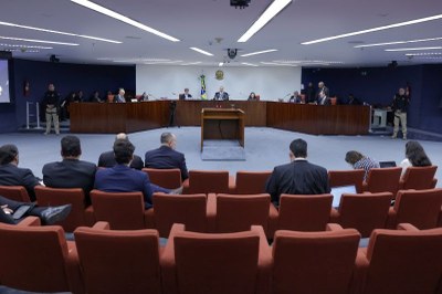 Foto: Rosinei Coutinho/STF Foto da primeira Turma do Supremo Tribunal Federal. É possível ver os ministros do STF, o procurador-geral da República, Paulo Gonet Branco, da secretária de sessões.