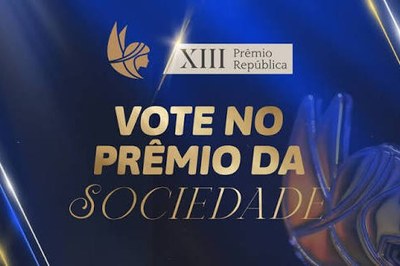 Imagem ilustrativa. Fonte: ANPR. Fotografia de um fundo azul escuro com o texto "Prêmio República 2025 – Votação Prêmio da Sociedade" em destaque, com a palavra "Votação" na cor amarela. Abaixo, há um botão digital, também em tom de amarelo vibrante, com o texto "Vote Agora" e a ilustração de um ícone de polegar para cima. A imagem anuncia a votação popular para o Prêmio República.
