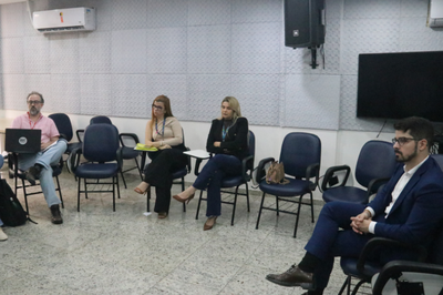 Pessoas em uma roda de conversa