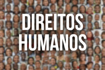 Arte: Comunicação/MPF, com Gemini 2.5 Flash Image Fundo desfocado com diversas fotos de rostos de pessoas de diferentes etnias e gêneros, com o texto branco em destaque "Direitos Humanos"