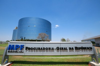 Foto: Comunicação/MPF Foto mostra a fachada da PGR em um dia ensolarado
