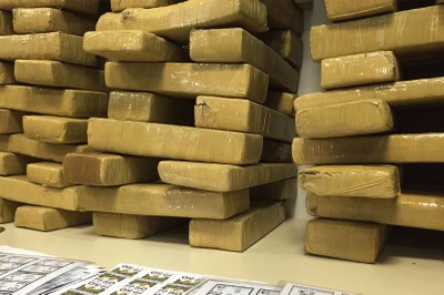 Foto ilustrativa: Flavia Vilela/Agência Brasil Imagem mostra tabletes de droga empilhados