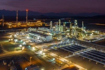 Foto: Complexo Boa Ventura/BrunoCastro/Petrobras Foto aérea ao anoitecer do Complexo de Energias Boaventura em Itaboraí, no Rio de Janeiro