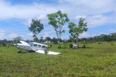 Foto: Cenipa Imagem da aeronave envolvida no acidente, com a fuselagem dividida em duas partes