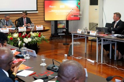 Foto: Presidência Portugal Foto do XXII Encontro de Procuradores-Gerais da Comunidade de Países de Língua Portuguesa (CPLP). Na foto, é possível ver o PGR, Paulo Gonet e o vice-PGR, Hindenburgo Chateaubriand. O evento reúne dos chefes dos Ministérios Públicos de Angola, Brasil, Cabo Verde, Guiné-Bissau, Guiné Equatorial, Moçambique, Portugal, São Tomé e Príncipe e Timor-Leste para dois dias de debates e trocas de experiências.