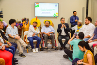 estande do MPF recebe cacique Raoni e outras lideranças indígenas e tradicionais para debates sobre direitos ambientais, sociais e humanos — MPF-MG de 2º Grau