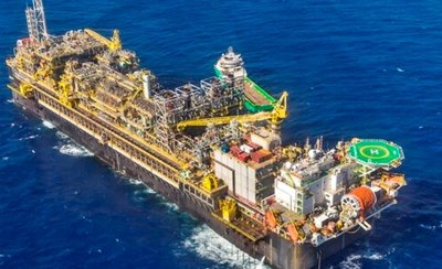 Foto mostra um navio de exploração de Petróleo 