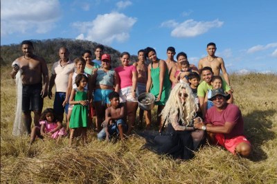 Visita Canhoba foto mostra membros da comunidade com a procuradora Gisele Bleggi
