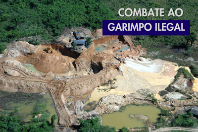 Arte: Comunicação MPF Vista aérea de área de garimpo ilegal com crateras de terra exposta e água lamacenta na floresta, contendo o texto informativo "COMBATE AO GARIMPO ILEGAL".