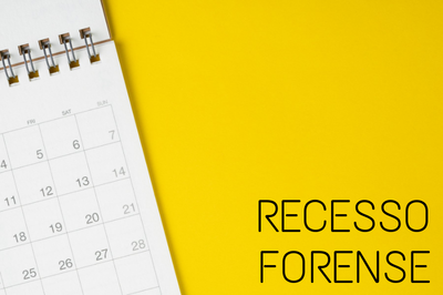 Imagem: Canva Imagem retangular com fundo amarelo, um calendário e as palavras "recesso forense" escritas em letras pretas