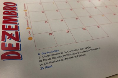 Imagem de um calendário de dezembro de 2025 com o dia 8 em destaque
Foto: Comunicação MPF