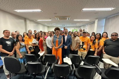 Imagem mostra participantes da reunião