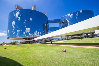 Foto do prédio da Procuradoria-Geral da República em dia de sol