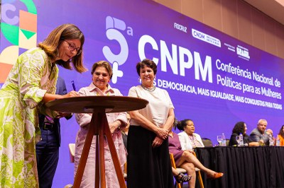 Assinatura do acordo de combate à violência política de gênero